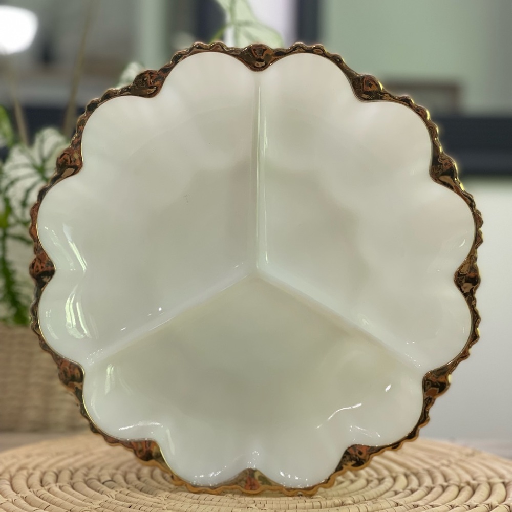 ✨Vintage Anchor Hocking Milk Glass Tray✨